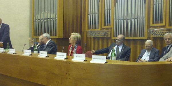 Confronto a Firenze: Europa ininfluente sullo scenario politico mondiale; il suo ruolo va rielaborato