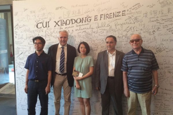 Il Presidente del Consiglio Eugenio Giani in visita alla mostra di Cui Xiaodong