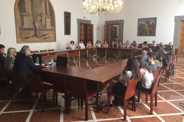 Fino ad un anno di studio all’estero per 10 giovani meritevoli con Intercultura