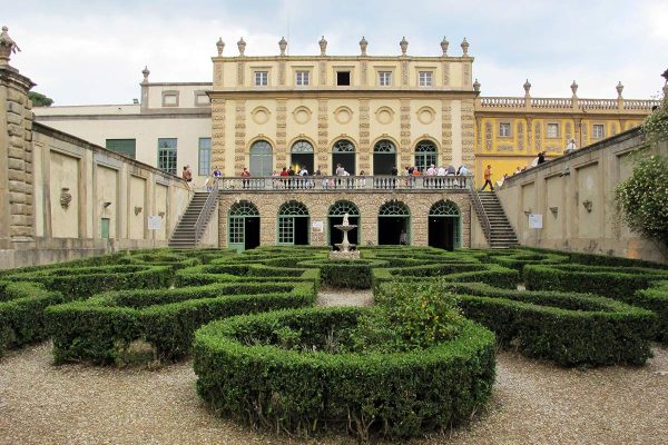 90 Dimore storiche toscane: aprono al pubblico cortili e giardini