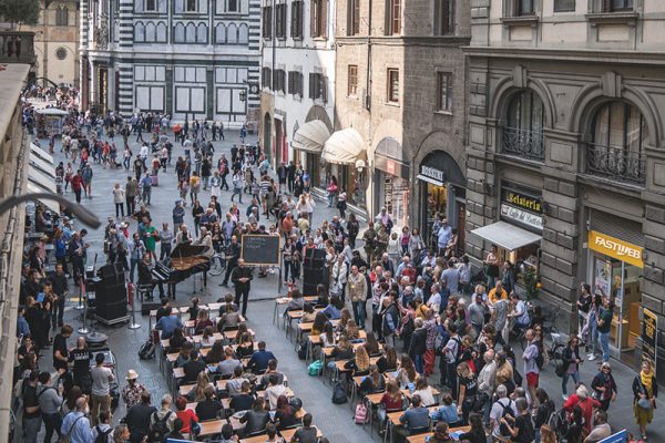 L’opera va in scena in città con le “Incursioni liriche urbane”