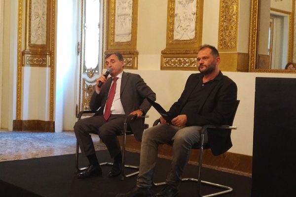 12 borse di studio triennali al Polimoda