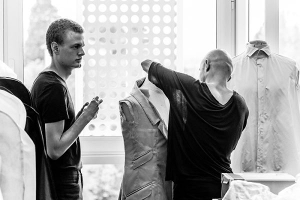 12 borse di studio a giovani talenti della moda