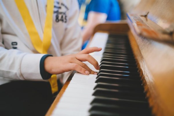 Teatro, musica e laboratori sul gesto per minori fragili